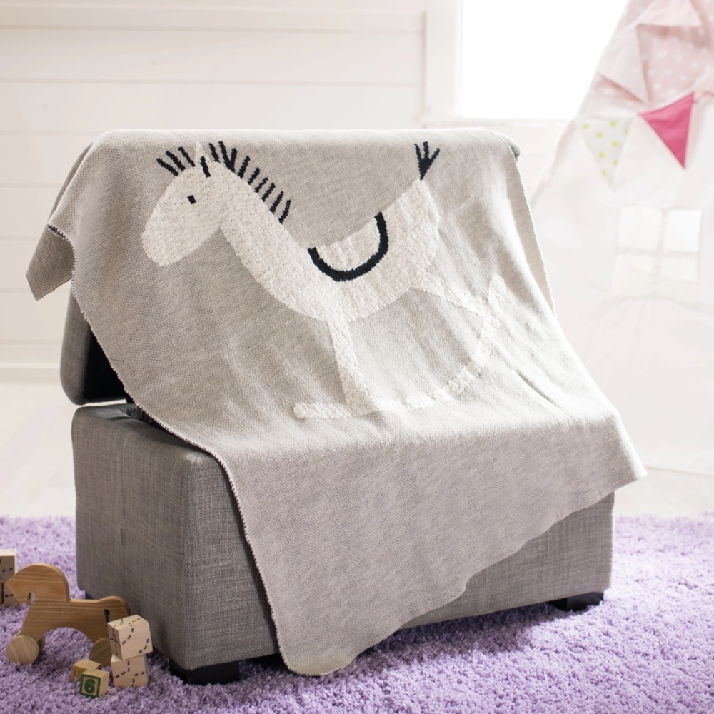 Safavieh Rocking Horse Gray and Cream Trot Throw Blanket